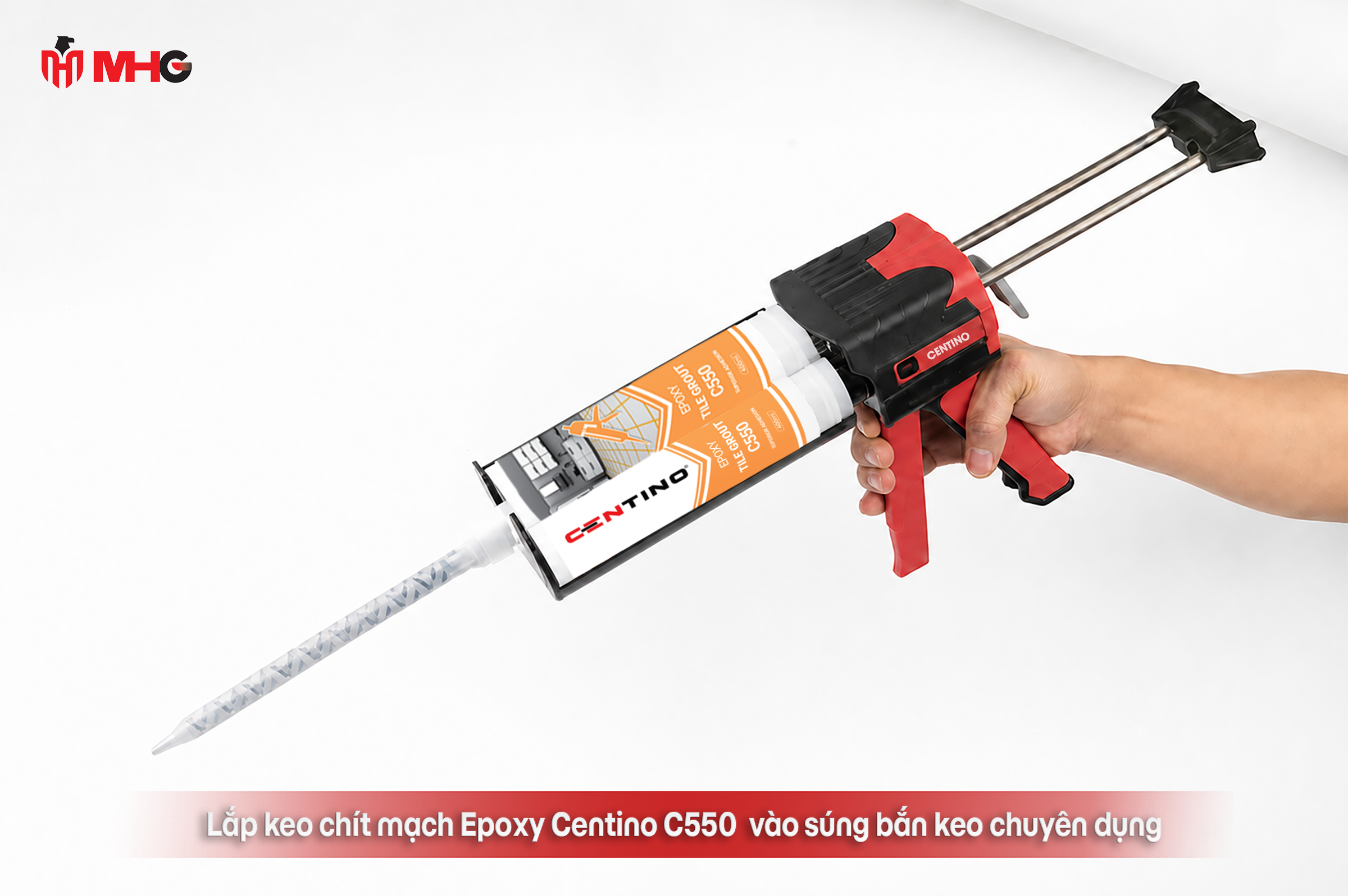 Lắp keo chít mạch Epoxy Centino C550 vào súng bắn keo chuyên dụng