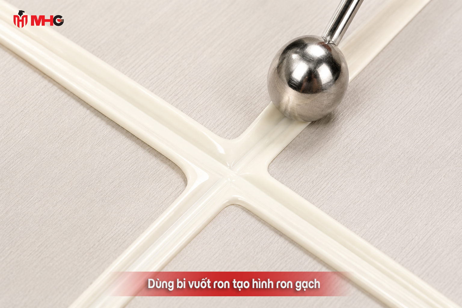 Dùng bi vuốt ron tạo hình ron gạch