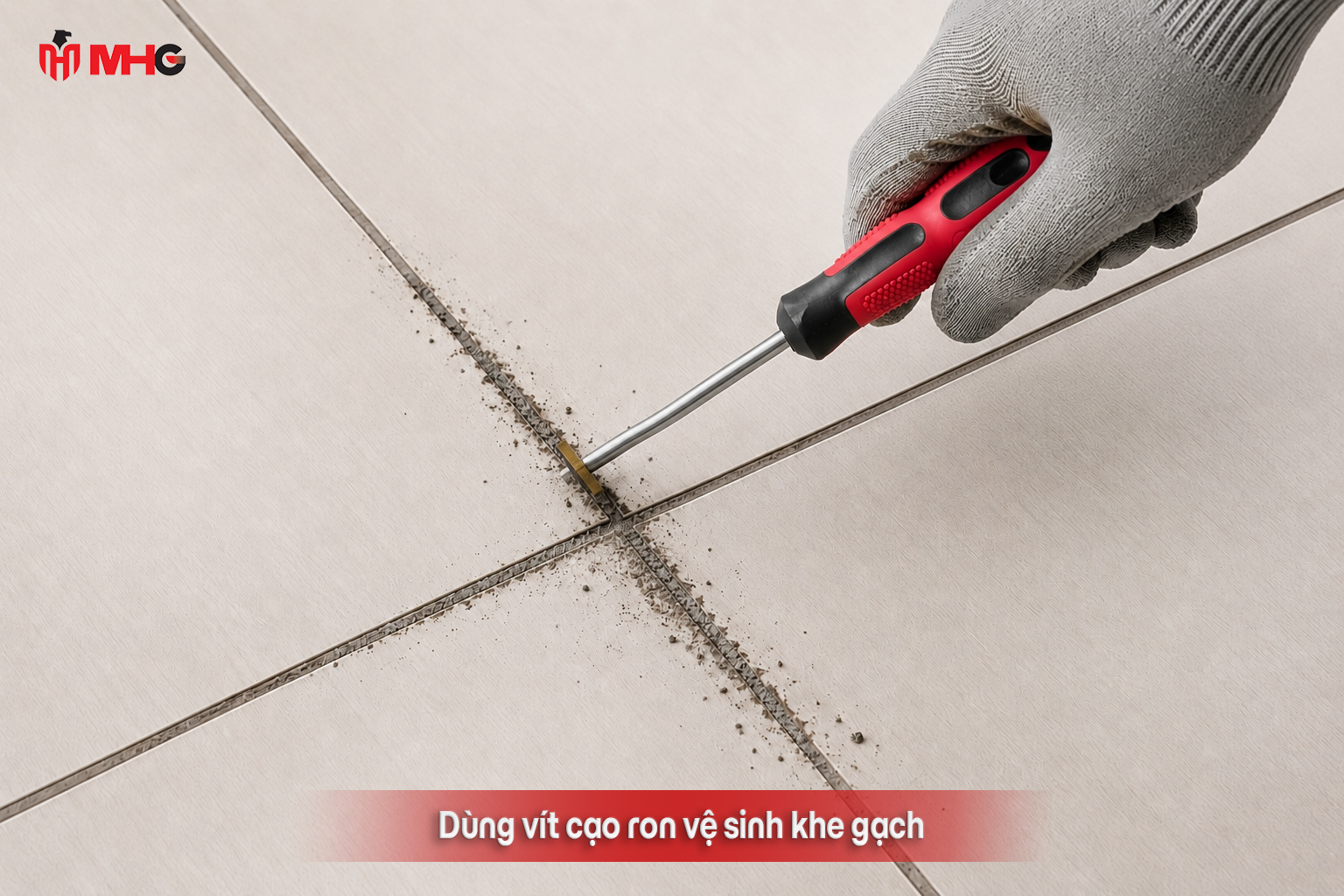 Vệ sinh khe gạch bằng vít cạo ron